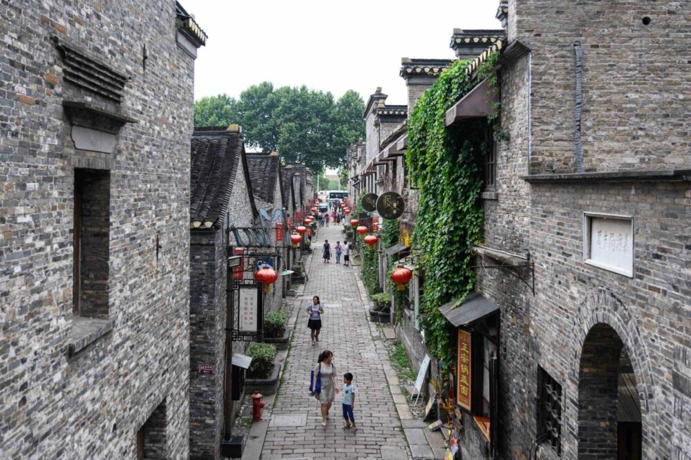 镇江为何被称为“国家历史文化名城”？走一走西津渡，你就明白了