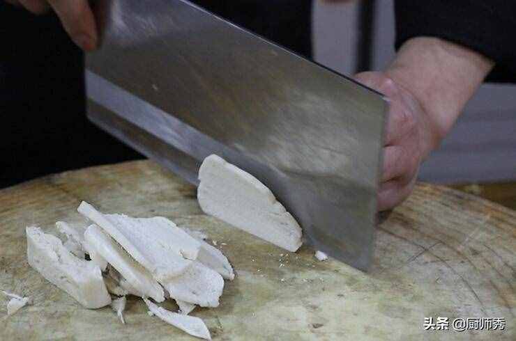 大厨教你：厨房常用的12种刀法，切什么菜用什么刀法，太详细了