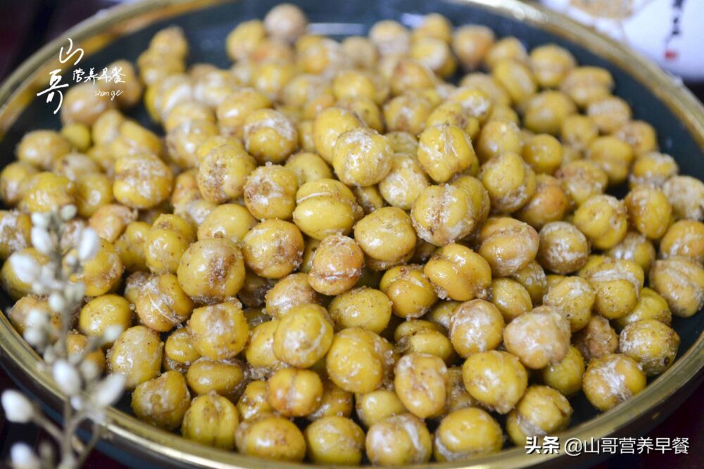 鹰嘴豆的最佳吃法，做法简单，烤一会儿，加一勺白糖或食盐就可以