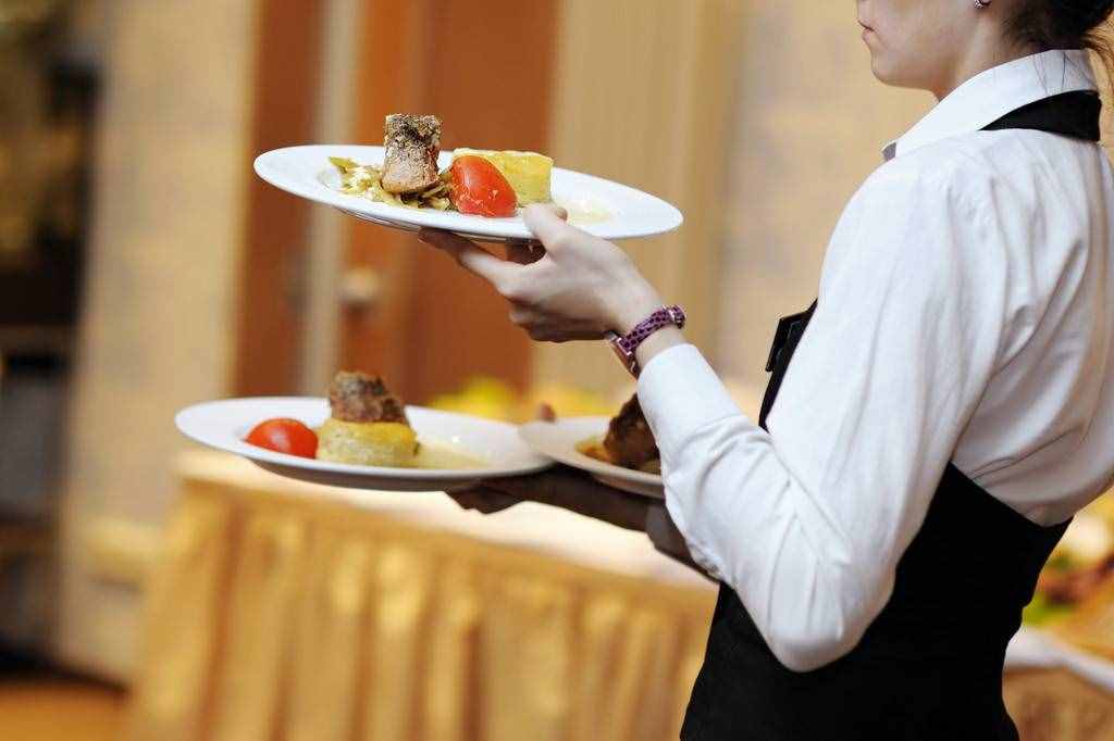 餐厅服务员培训以及管理制度：从经理主管到领班服务员完整一套