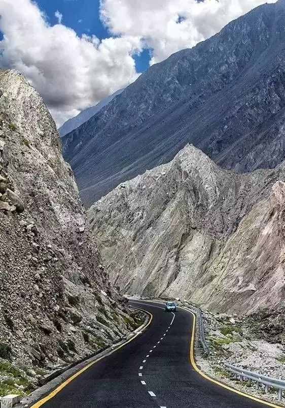 4条新疆最火自驾路线，五一假期，随便选一条都美一路