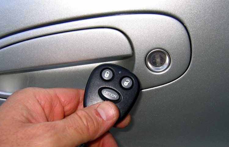 汽车中控锁和遥控钥匙是怎么来的？