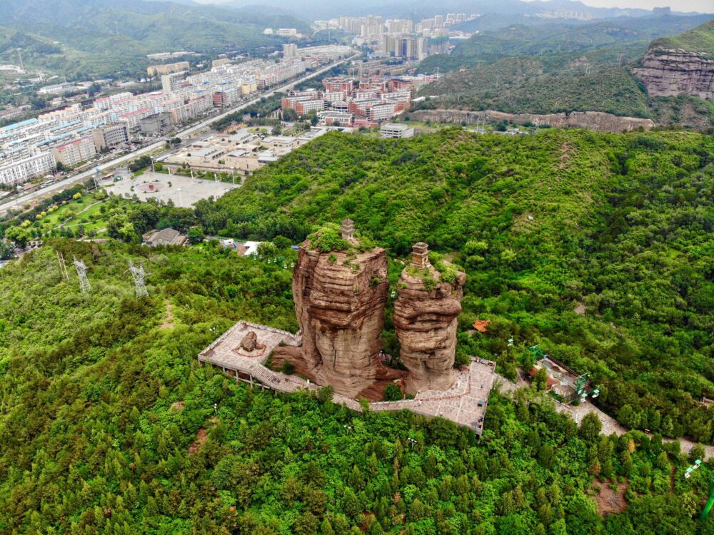 承德双塔山，河北最神奇的连体山，乾隆曾两次去过这里