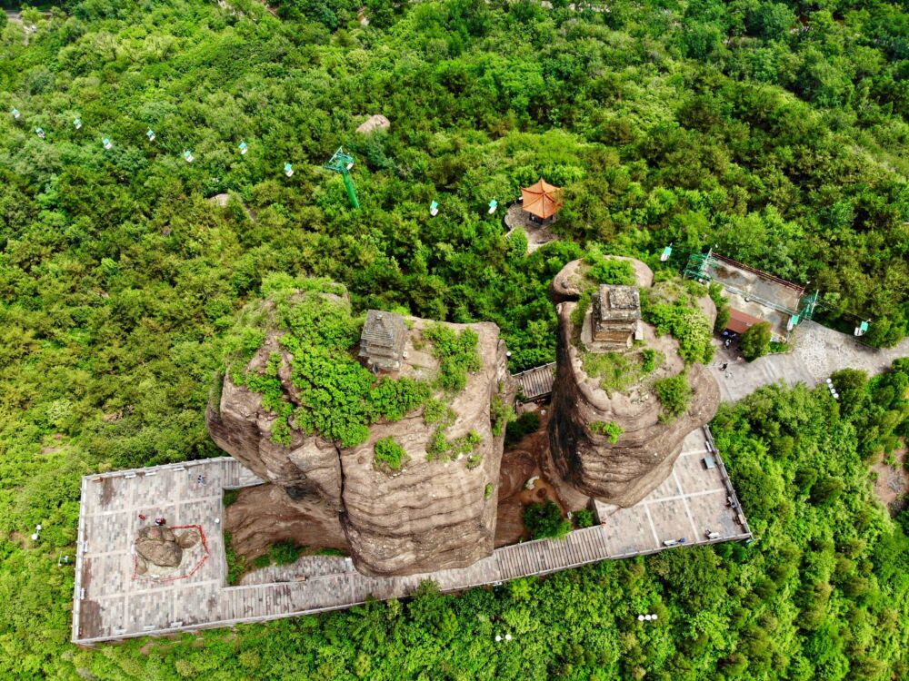 承德双塔山，河北最神奇的连体山，乾隆曾两次去过这里