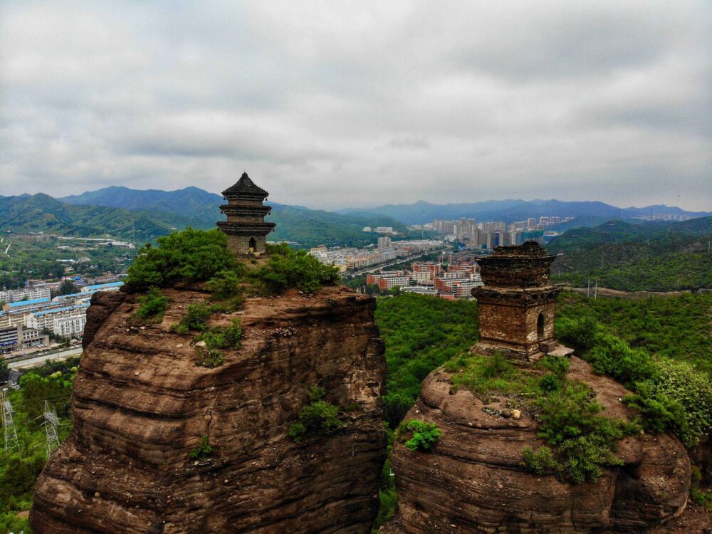 承德双塔山，河北最神奇的连体山，乾隆曾两次去过这里