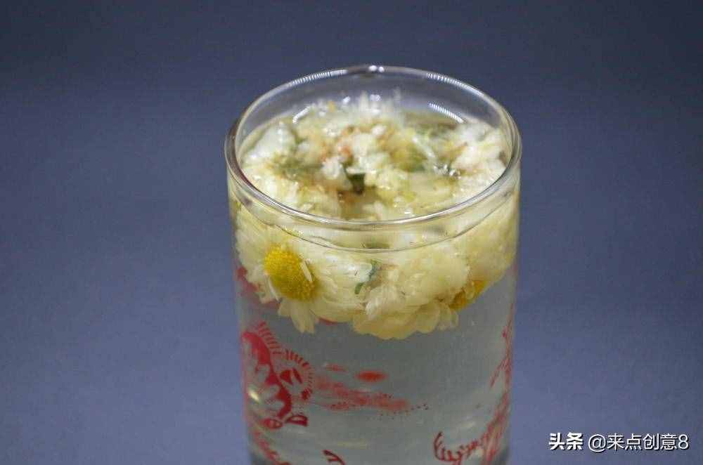 菊花茶不要直接开水泡，茶艺师教我正确冲泡方法，花香四溢味更足