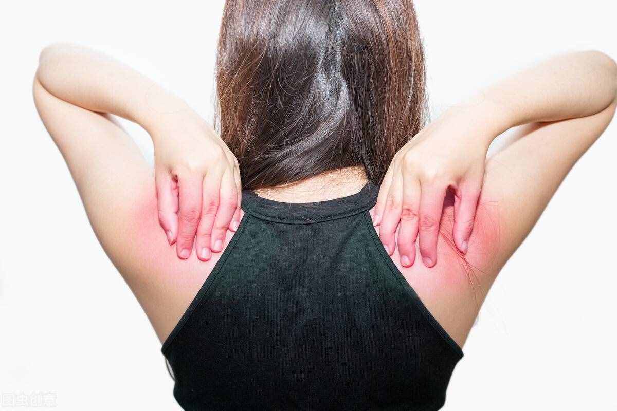 经常肩颈痛是怎回事？出现这3种情况要警惕是肩周炎，教你4个锻炼方法来缓解疼痛