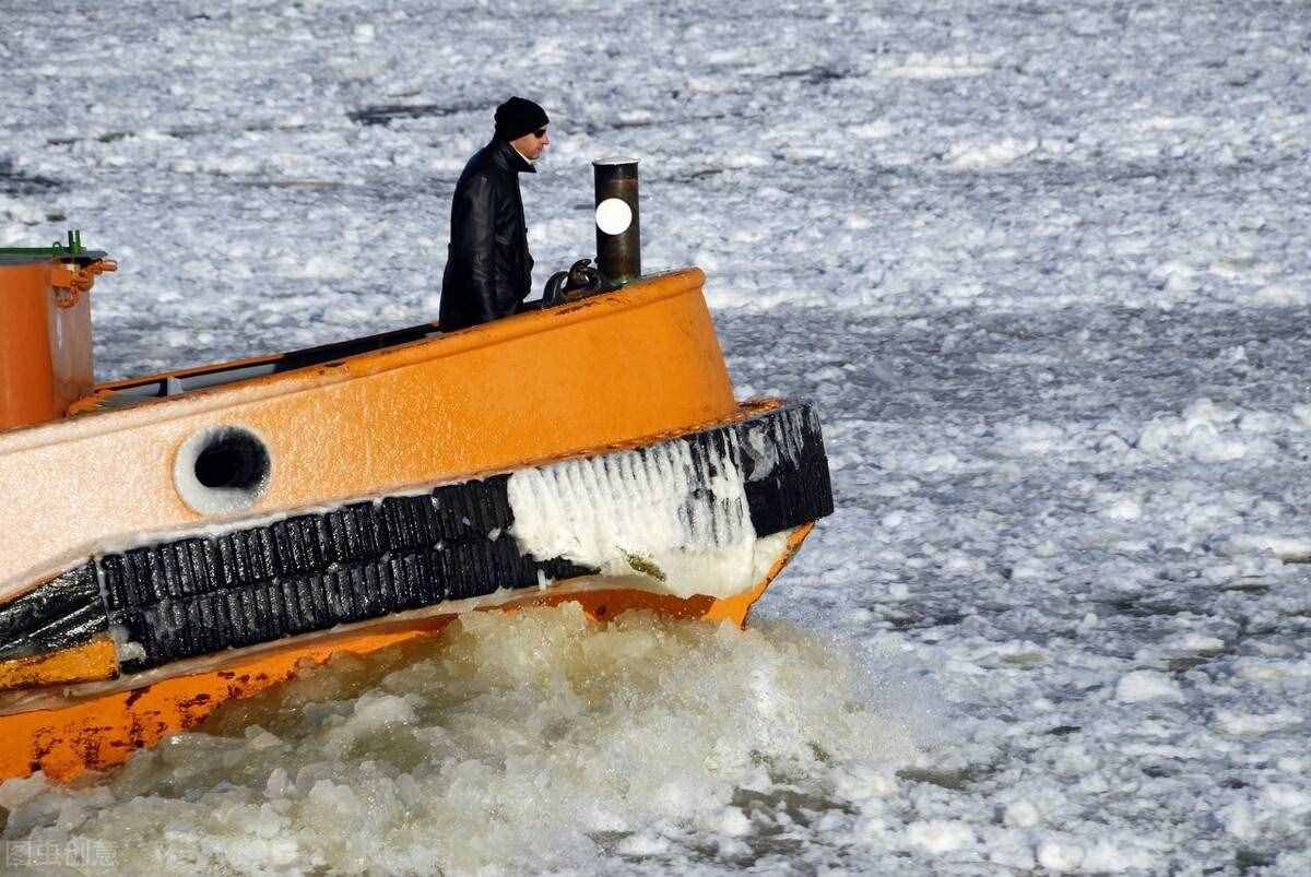 破冰船是如何破冰的？