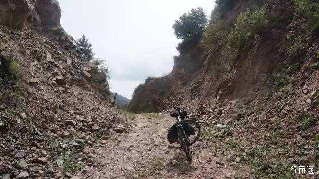 另类路线游平山猪圈沟，穿越东沙岭-西大地，免费玩景点感觉很好