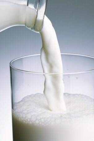 是喝纯牛奶好还是酸奶好？
