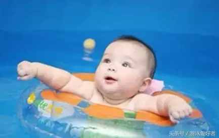 宝宝游泳的好处与弊端，家长忽略不为人知的常识会出大事的！