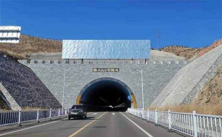 中国最长的四个公路隧道，尤其是第一个，世界第二、亚洲第一