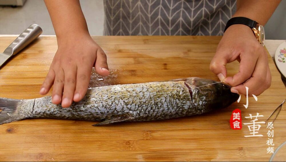 草鱼最好吃的做法，不煎不炸，做法简单一看就会，鱼肉鲜嫩不腥