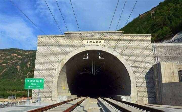 中国最长的四个公路隧道，尤其是第一个，世界第二、亚洲第一
