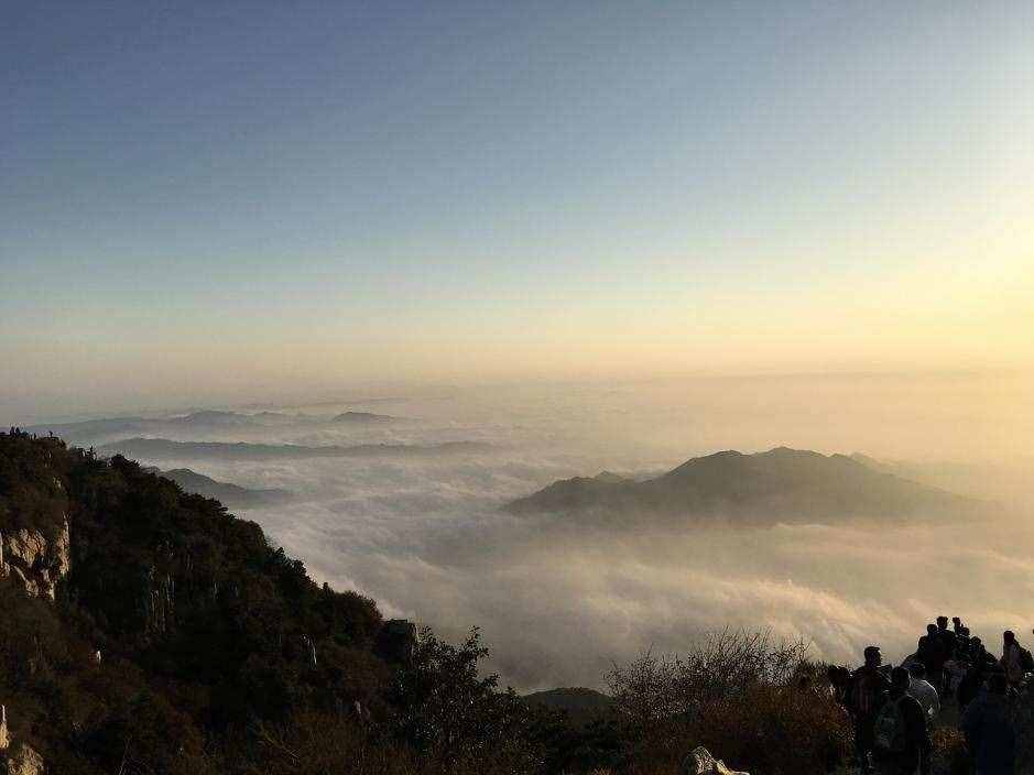 常言道“三山五岳”，后者世人皆知，三山究竟是哪三座山？