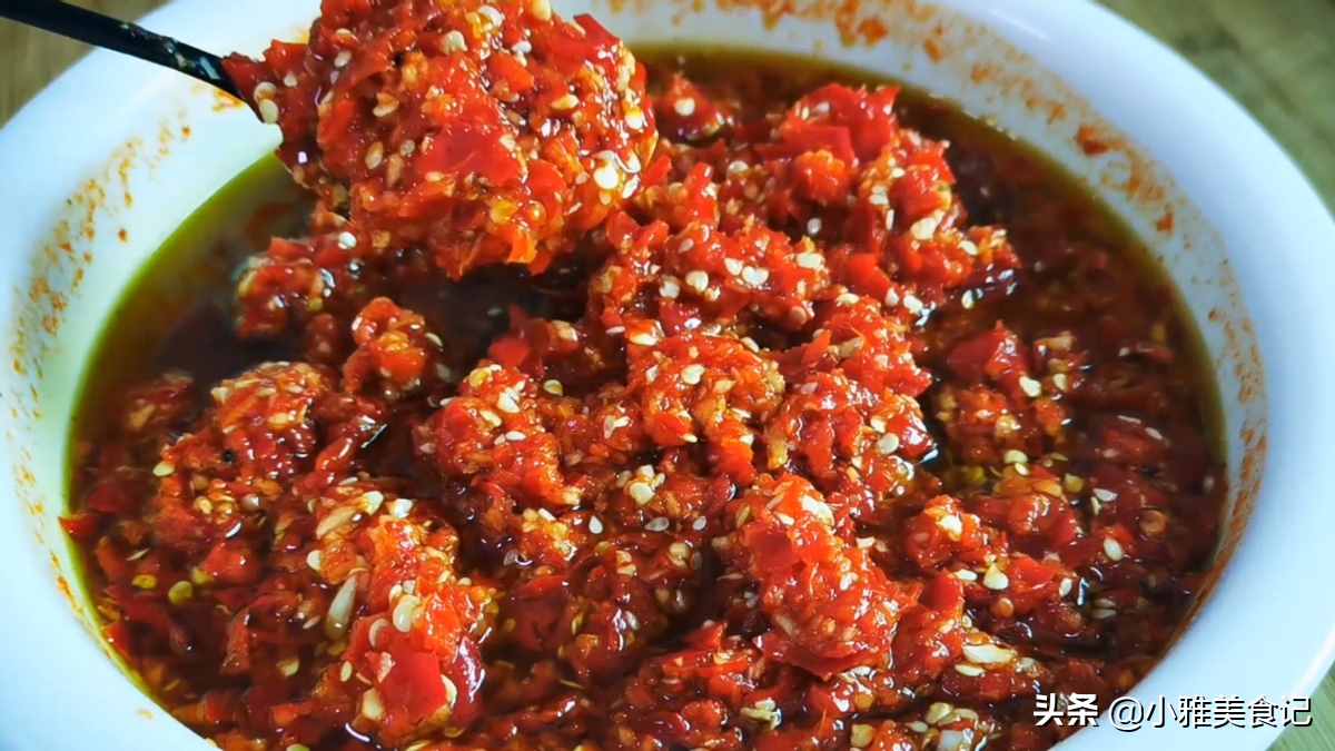 50年祖传辣椒酱做法，无任何添加剂，做法简单家常，放1年不会坏