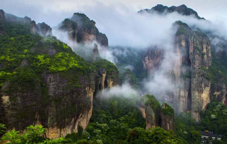 常言道“三山五岳”，后者世人皆知，三山究竟是哪三座山？