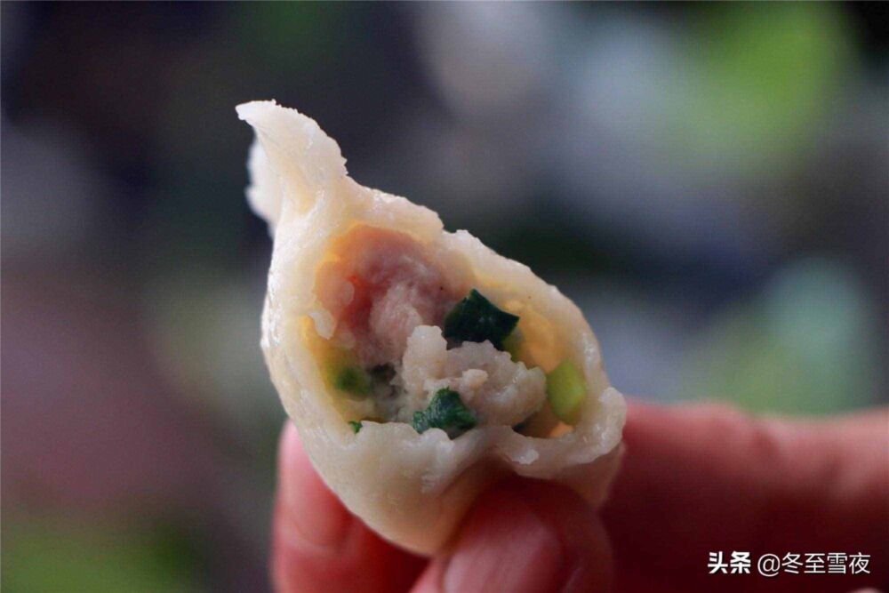 鱼肉馅的饺子怎样做好吃？教你小技巧，鱼肉不腥味道鲜，汁水十足