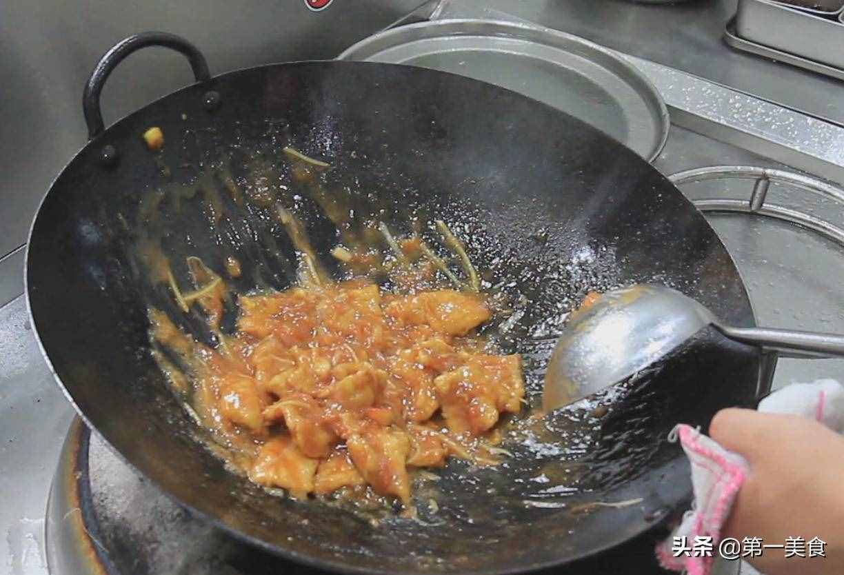 锅包肉家常做法，酸甜酥脆不回软，色泽金黄，上桌抢着吃