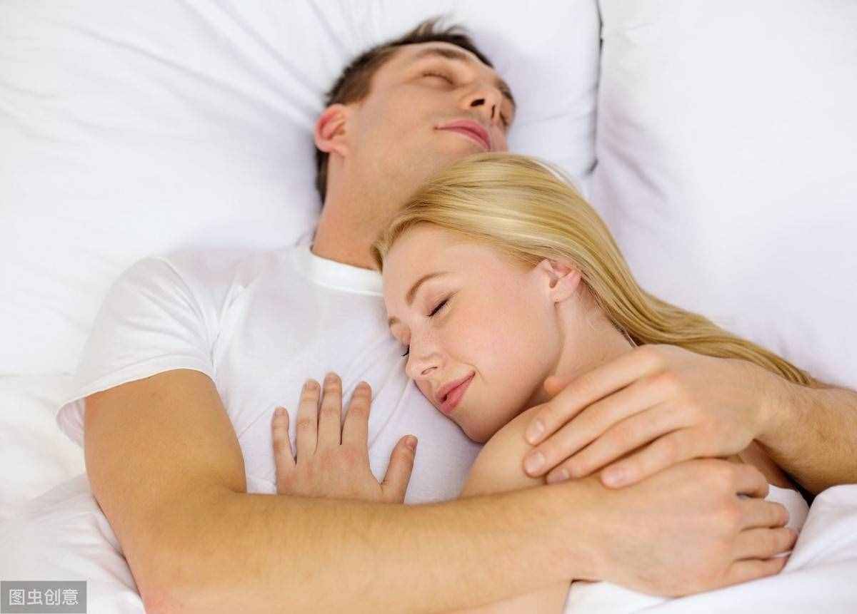 为什么女生喜欢晚上睡觉的时候被拥抱？原来是这6个原因