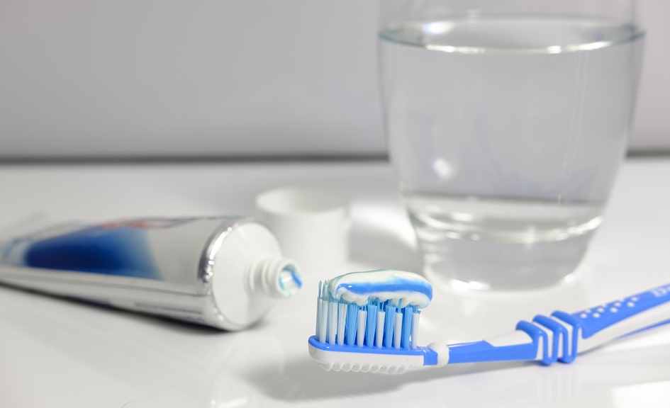 科普丨为什么刷牙时牙龈老是出血？别不在乎，可能与它们有关