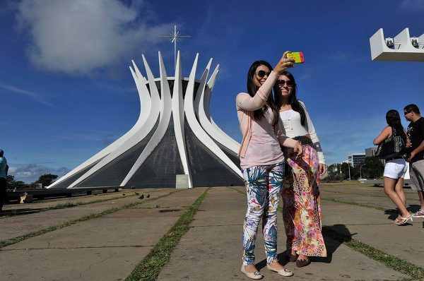 巴西首都巴西利亚，一座只适合汽车和富人生活的城市