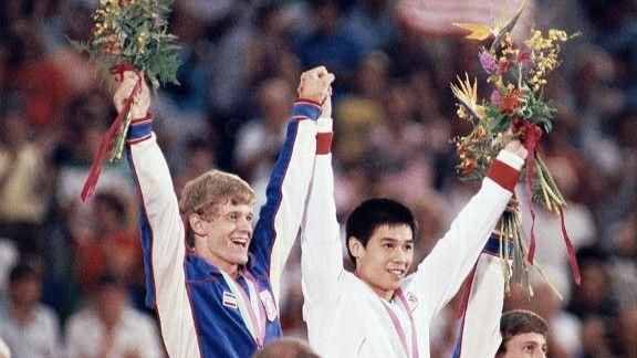 1984年奥运会中国多辉煌？首次参加奖牌超日本，女排力压美国夺冠