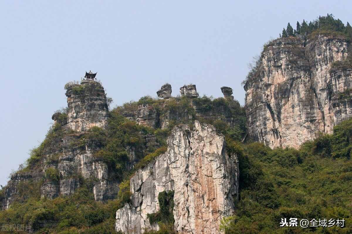 三峡是哪三个峡的总称？瞿塘峡最险峻，巫峡最好看，西陵峡景最多