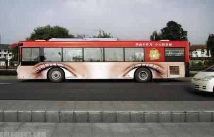 这些创意太棒了！那些公交车上的广告