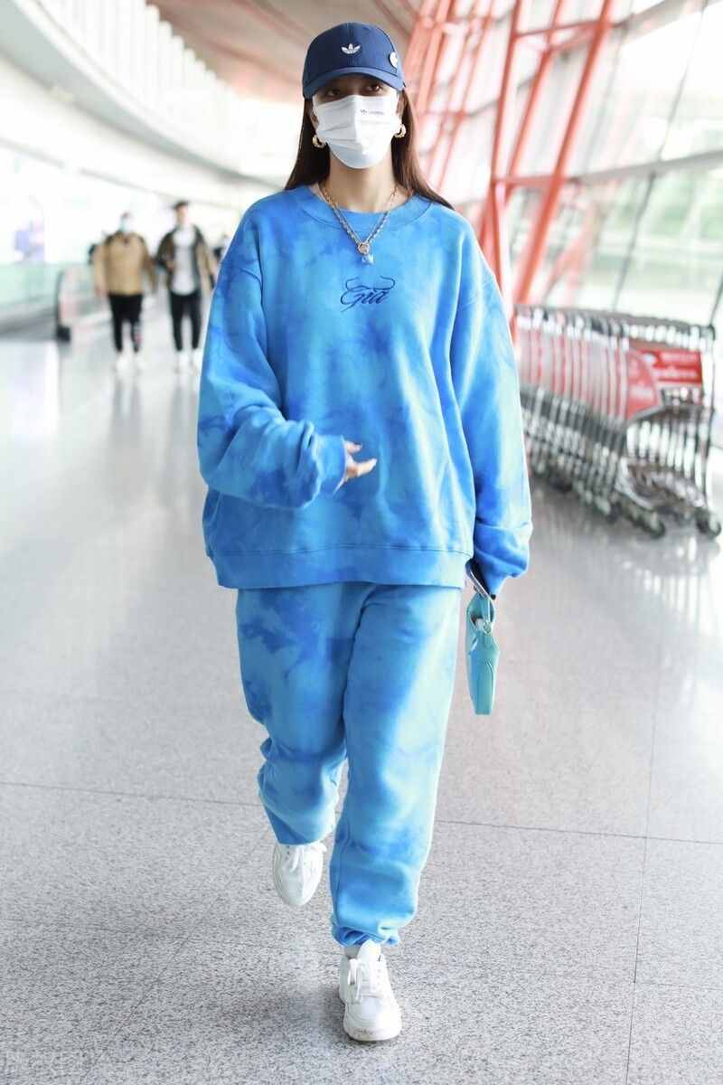 女明星们最新秋冬街拍，看看谁最会搭配衣服