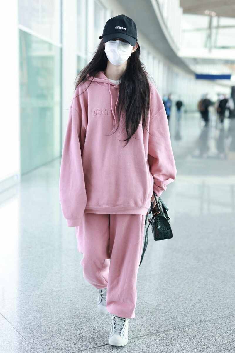 女明星们最新秋冬街拍，看看谁最会搭配衣服