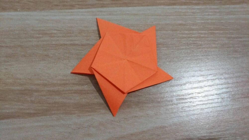 1张纸也可以折出这么漂亮的星星，做法很简单