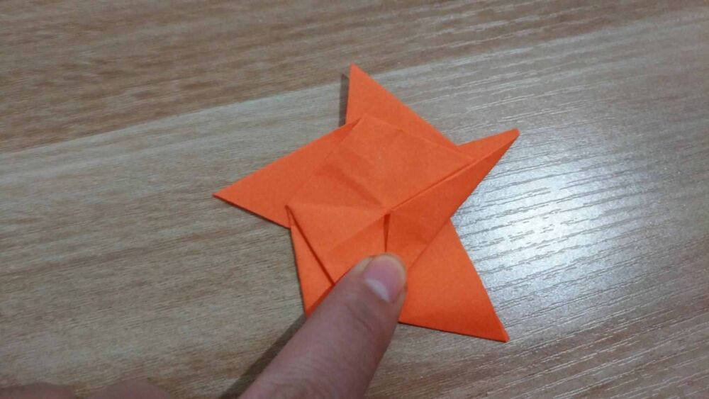 1张纸也可以折出这么漂亮的星星，做法很简单