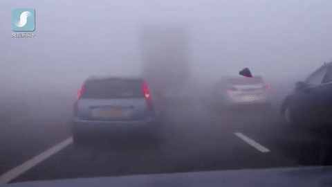 “团雾”是什么？开车遇见大雾天气应该怎么办？