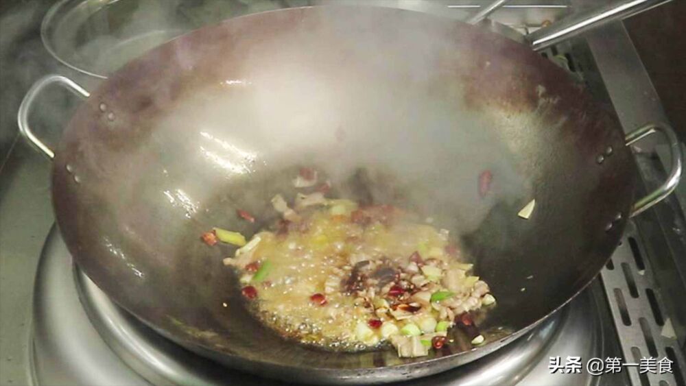 原来包菜炒粉条要这样做，难怪以前做的老粘锅，这一步太关键了