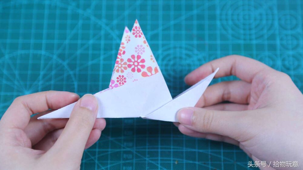 看过那么多纸鹤，今天教你折个炫酷飞翔鹤，超萌好可爱