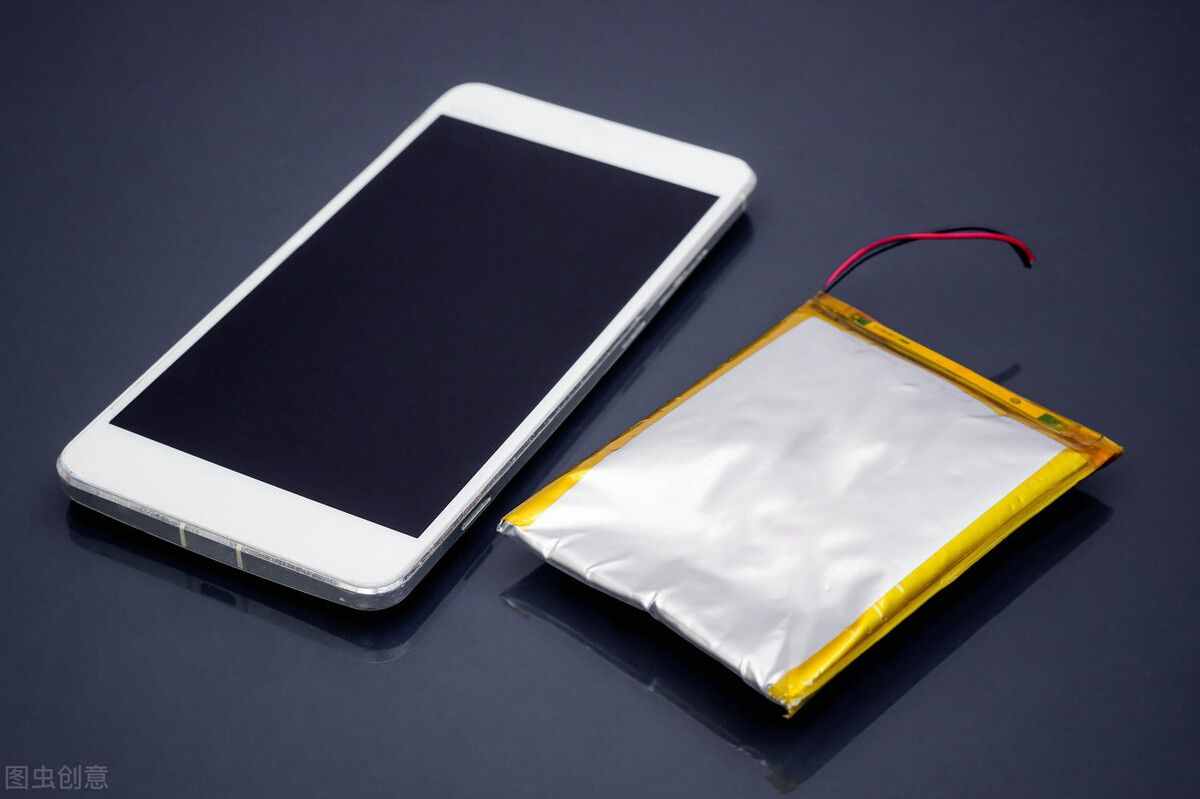 手机新电池第一次充电怎么充？