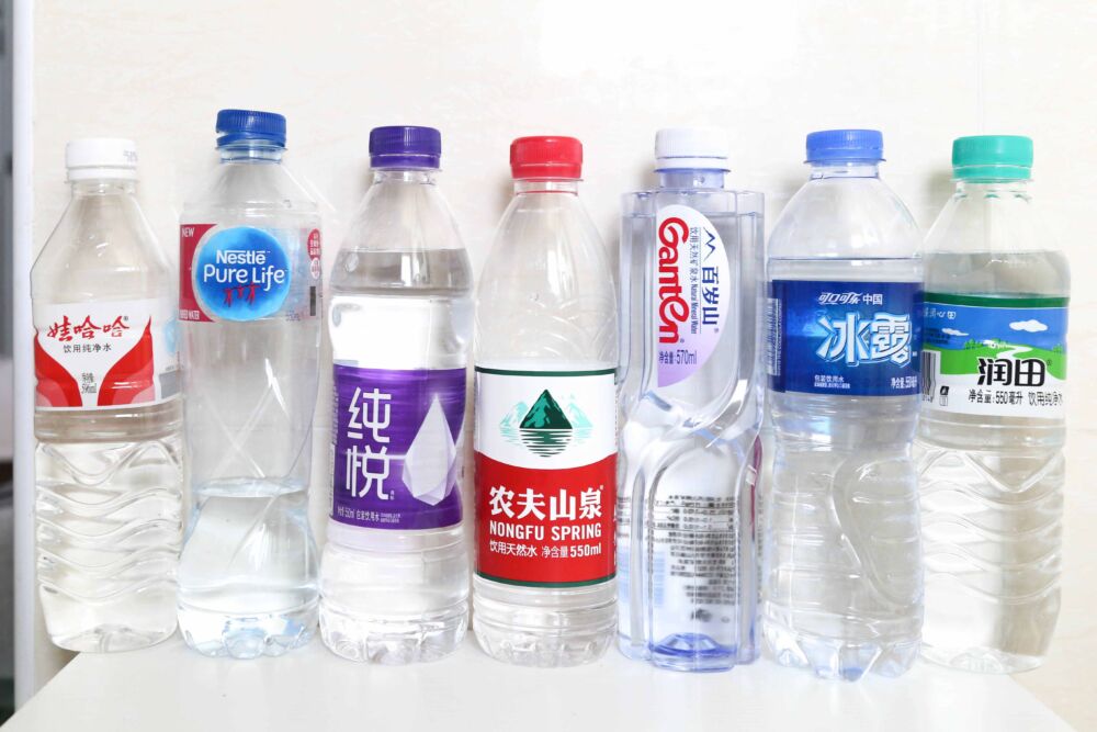 这些年的水白喝了 实测7瓶瓶装水最纯的是它