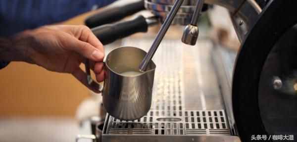 咖啡机如何制作细腻持久的奶沫