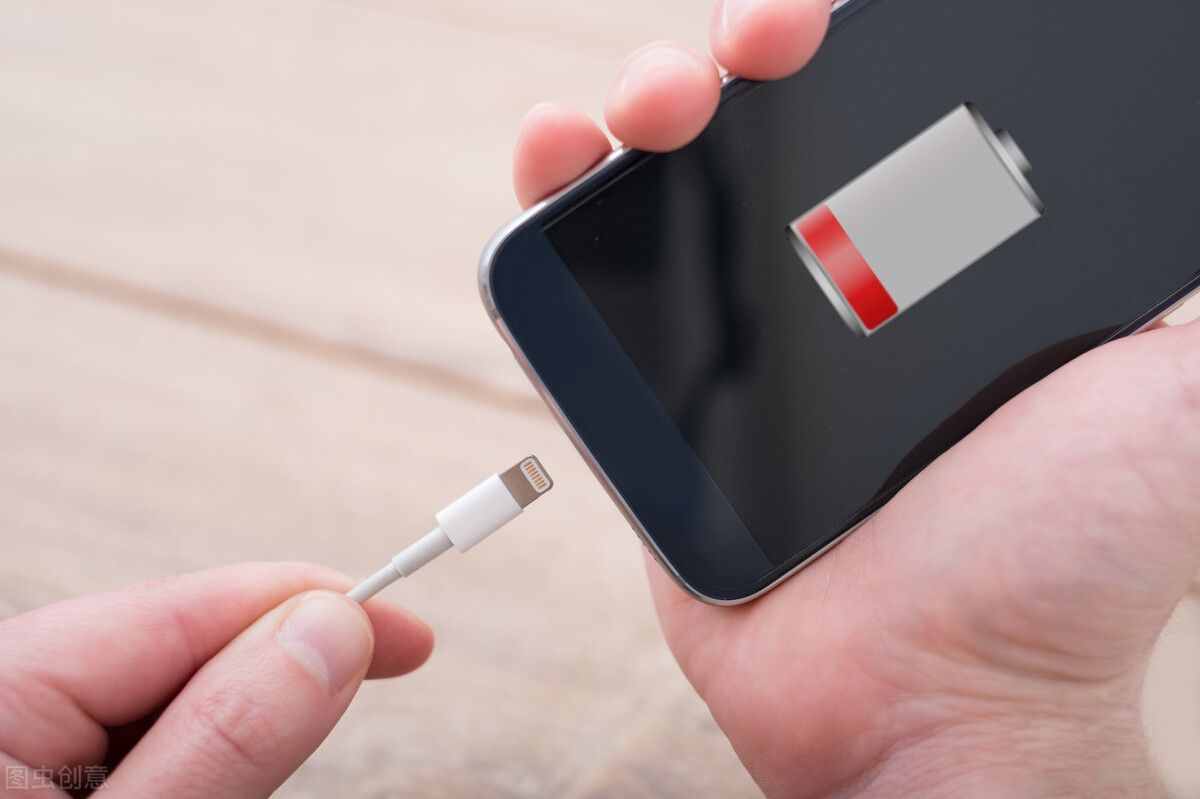 手机新电池第一次充电怎么充？