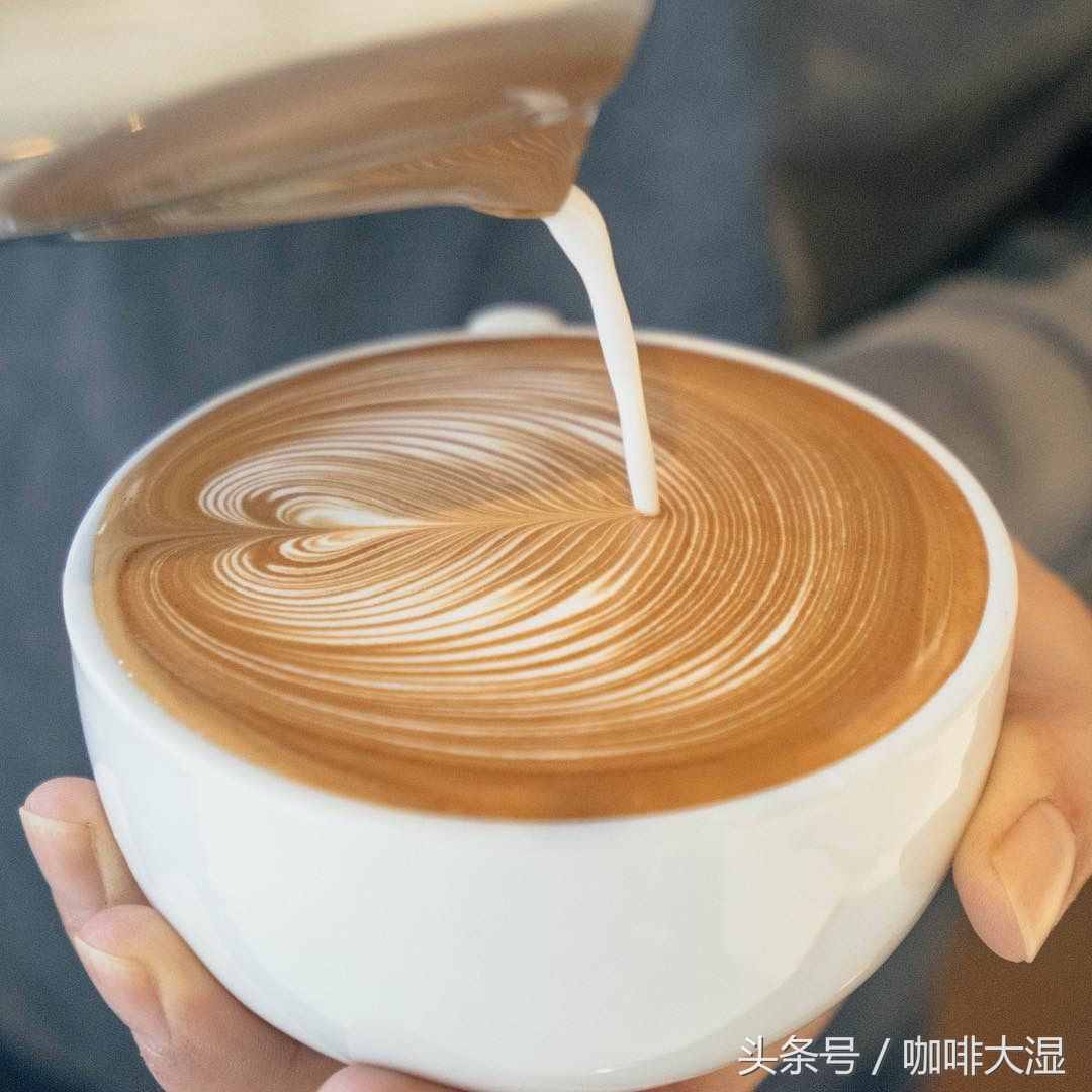 咖啡机如何制作细腻持久的奶沫