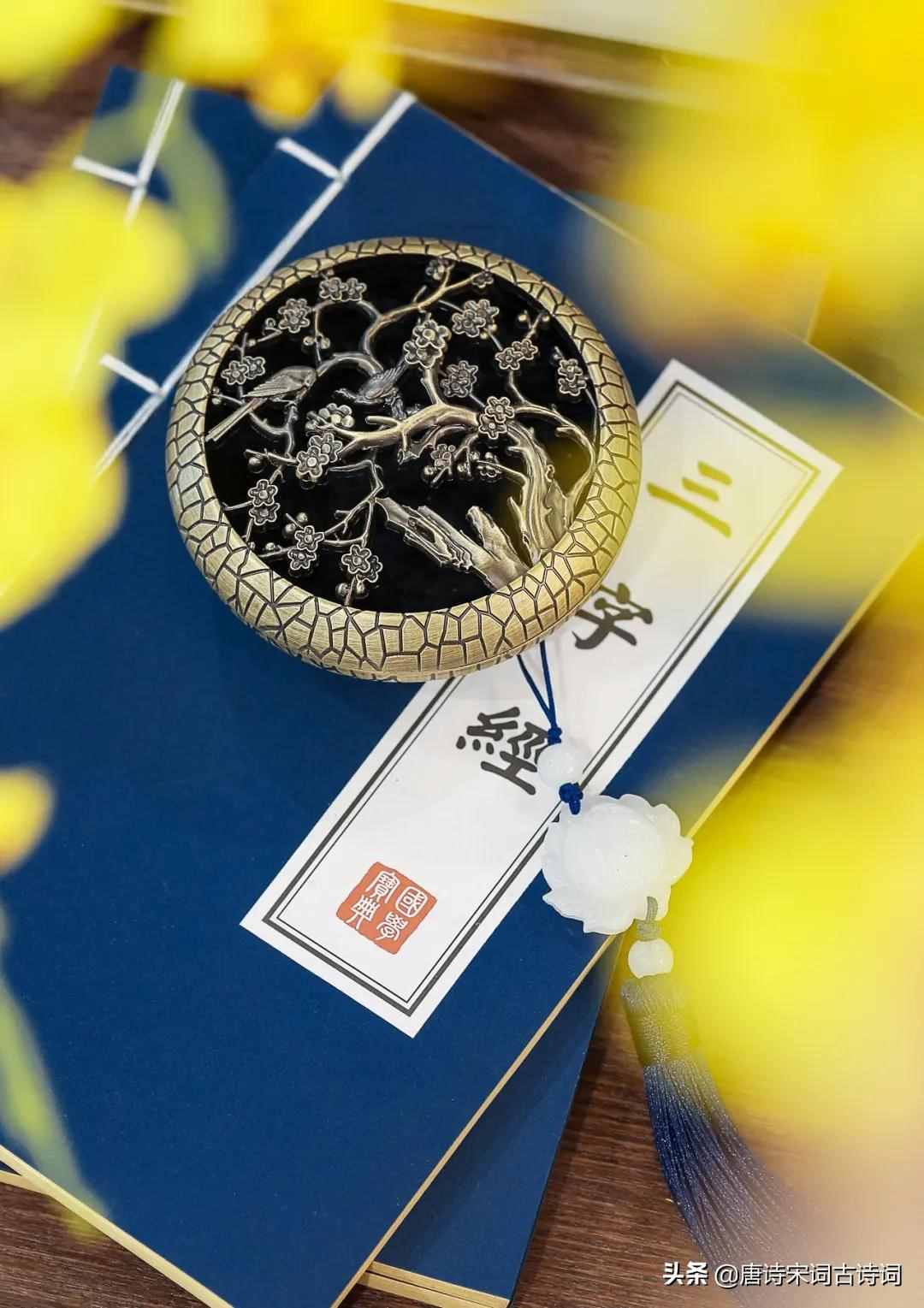 春宵一刻值千金，花有清香月有阴