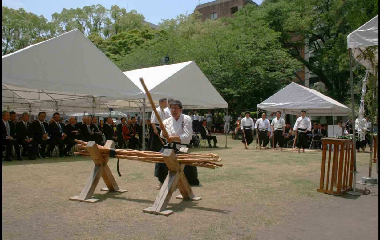 一刀毙命的武士刀法，为啥至今在日本长盛不衰？连小孩子都在学