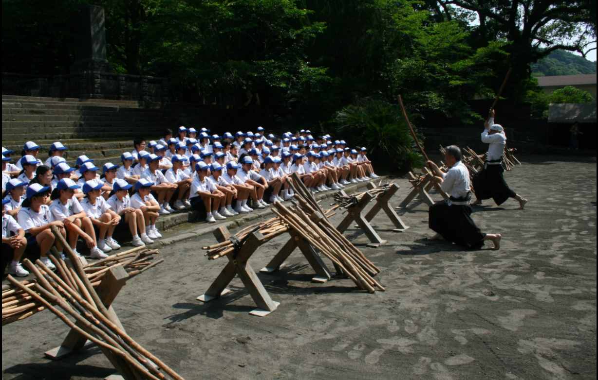 一刀毙命的武士刀法，为啥至今在日本长盛不衰？连小孩子都在学