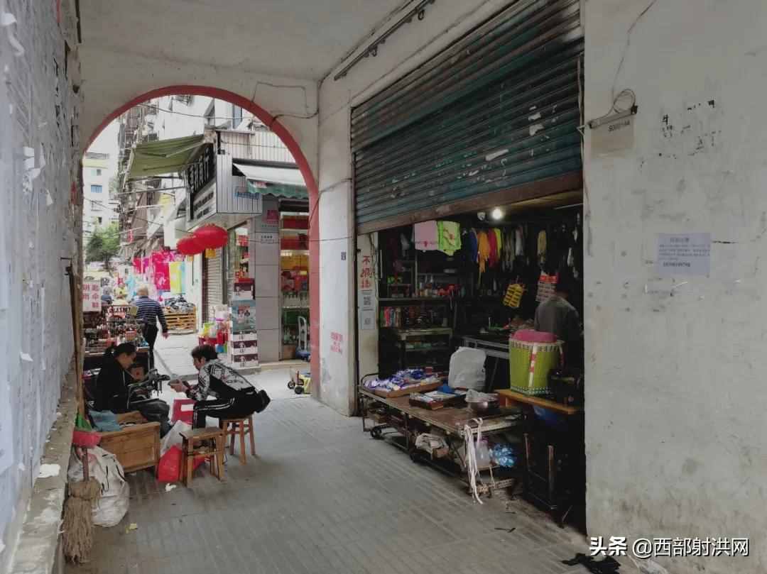 射洪水西门有家纽扣店，连外地人都要过来买