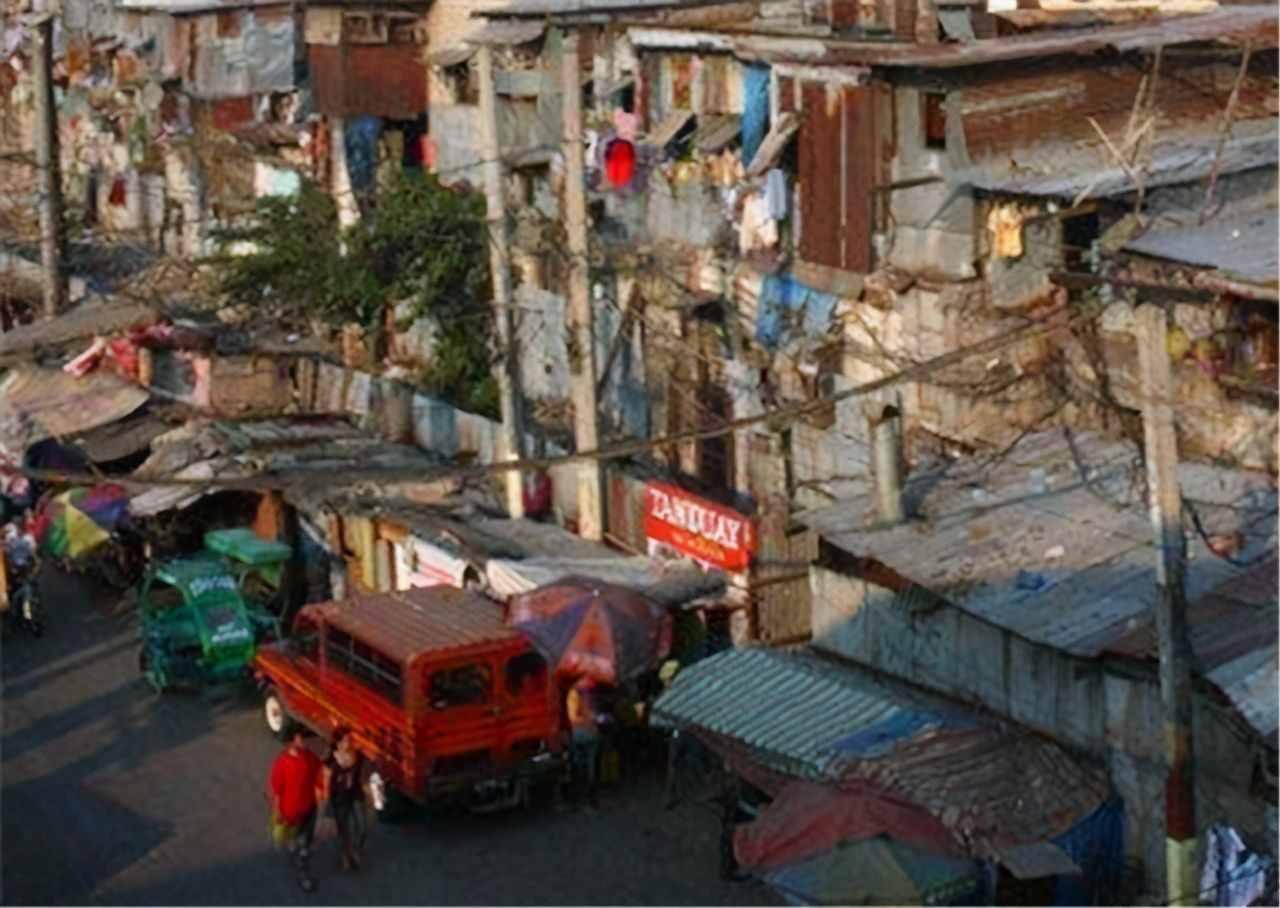 400万贫民蜗居首都，百万华人操控经济，菲律宾贫富差距有多大