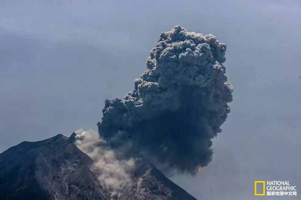 印尼三座火山齐爆发! 这个世界还会好吗？