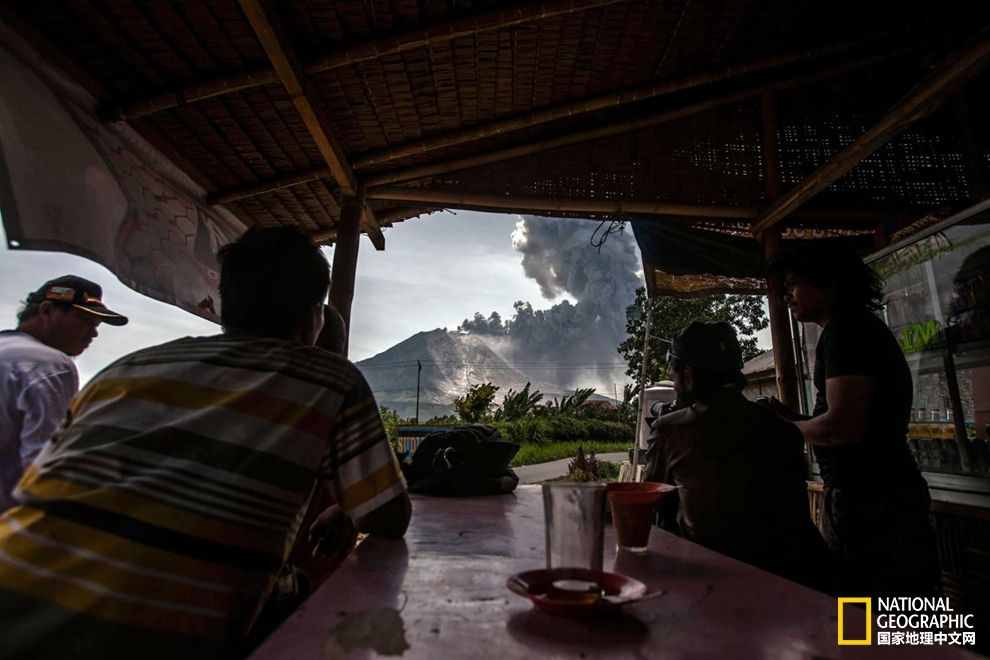 印尼三座火山齐爆发! 这个世界还会好吗？