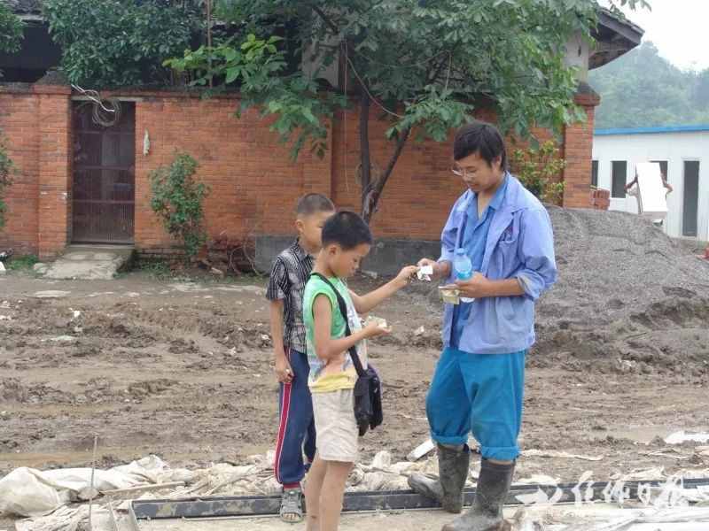 珍贵照片公布！汶川震区的焦作记忆……活着比什么都好