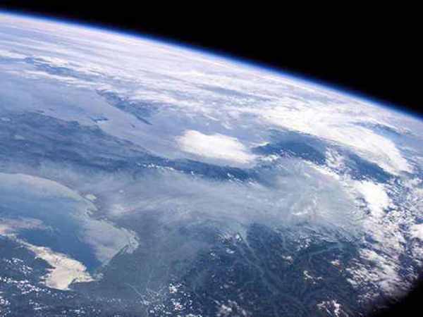地球大气层厚度是多少？